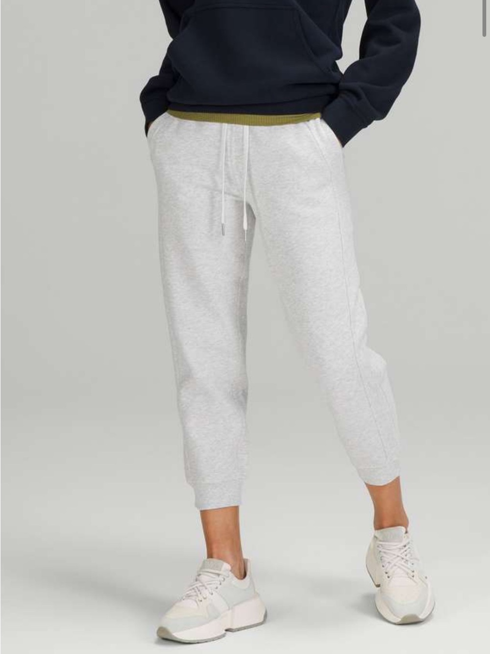 Lululemon Scuba High-Rise Cropped size 8
